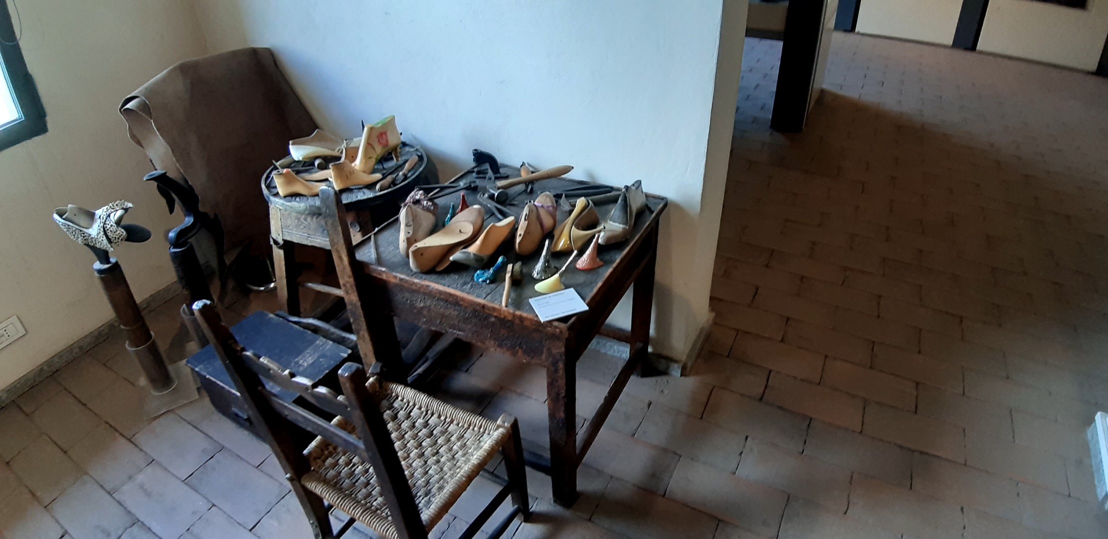 21_Postazione antica di calzolaio